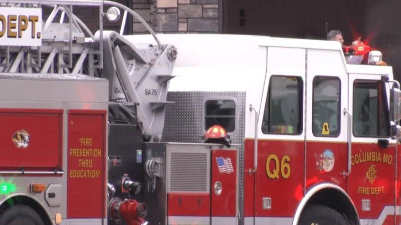 Columbia firefighters quickly contain small structure fire