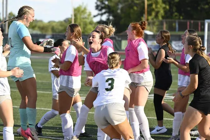 Women's Soccer Lands at No. 7 in Preseason Poll