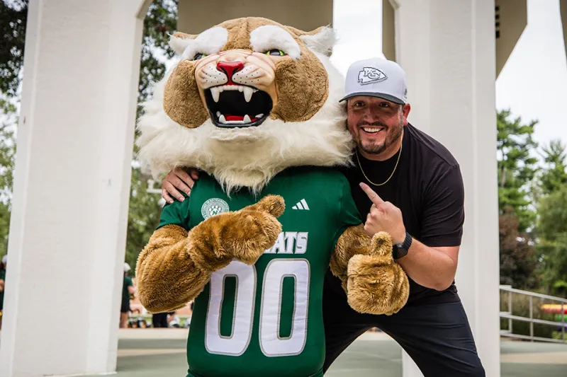 Kansas City DJ returns to rally new students, praises his Northwest experience