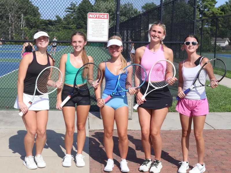 Oakville girls tennis team led by trio of seniors