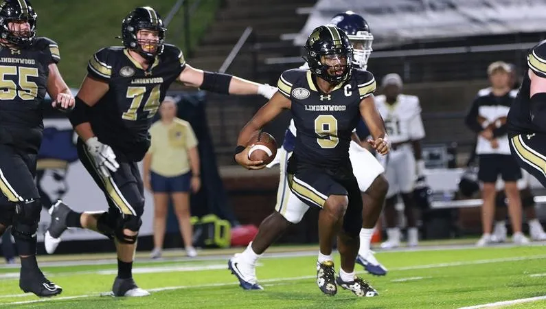 Football Edges Charleston Southern, 20-17 in Season Opener