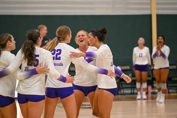Women's Volleyball Opens Season with Pair of Victories; Dupree Eclipses 400 Career Kills
