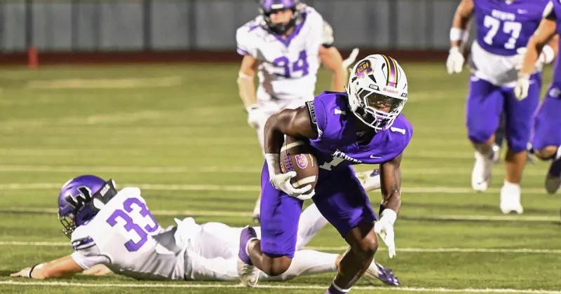 Hickman football explodes early in 54-14 victory over Fort Zumwalt West