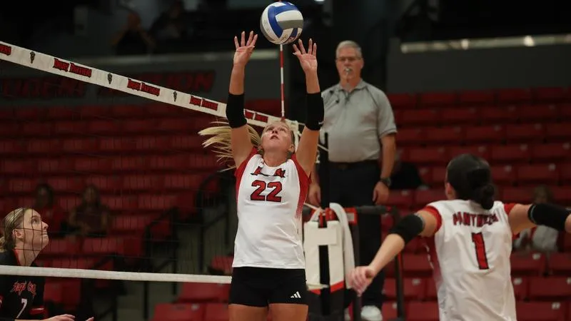 Volleyball Sweeps TAMIU, Newman to Close Out Opening Weekend