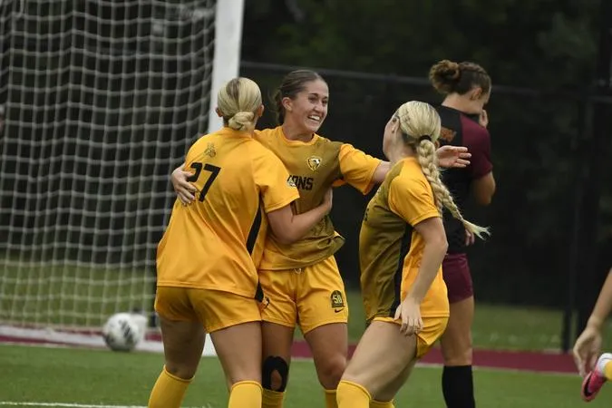 Late goal sends Griffons past Northern State, 3-2