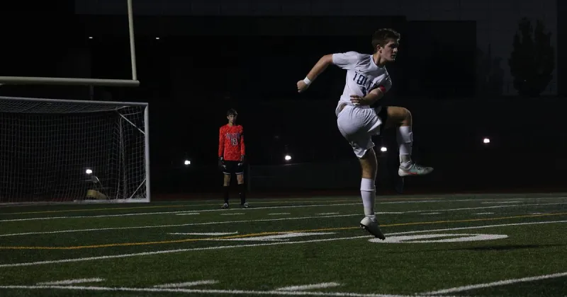 Tolton boys soccer comes out on top in 1-0 victory against neighboring Battle