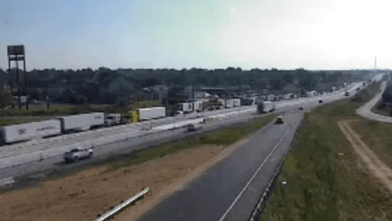 Crash causes traffic delay on westbound I-70 in Columbia
