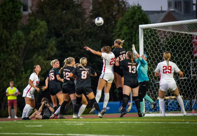 Men's and women's soccer dominate in decisive shutouts, combine for 19-0 in season opener