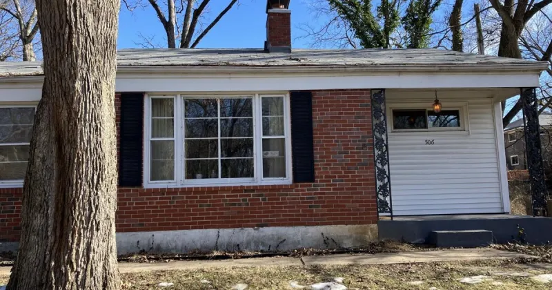 Man dies while jailed on charges that he killed his brother with hatchet in Webster Groves
