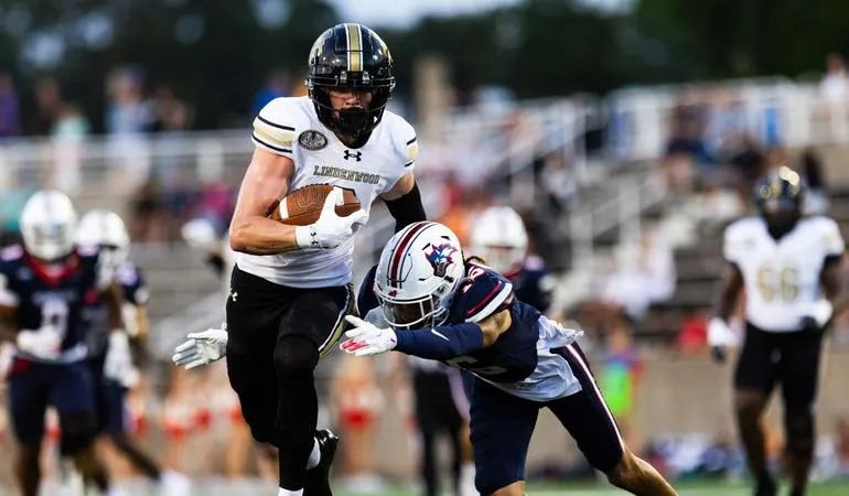 Football Falls Short at Stony Brook