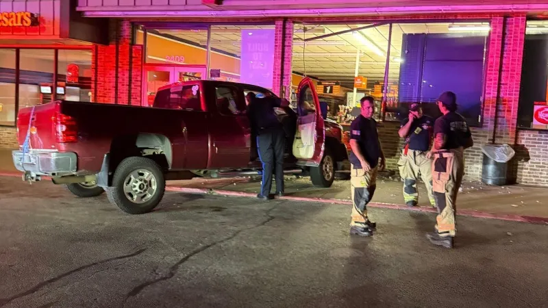 Vehicle crashes into Jefferson City AutoZone