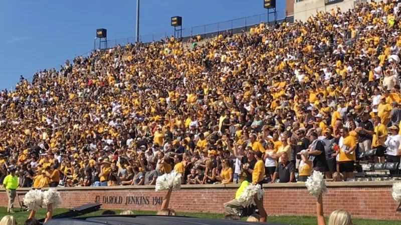 Packed crowds at games can intensify heat, experts warn ahead of hot weekend