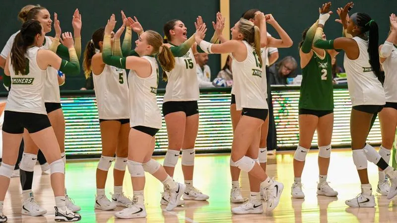 Miners Split Day One of Reddie-Tiger Invitational with Pair of Four-Set Matches