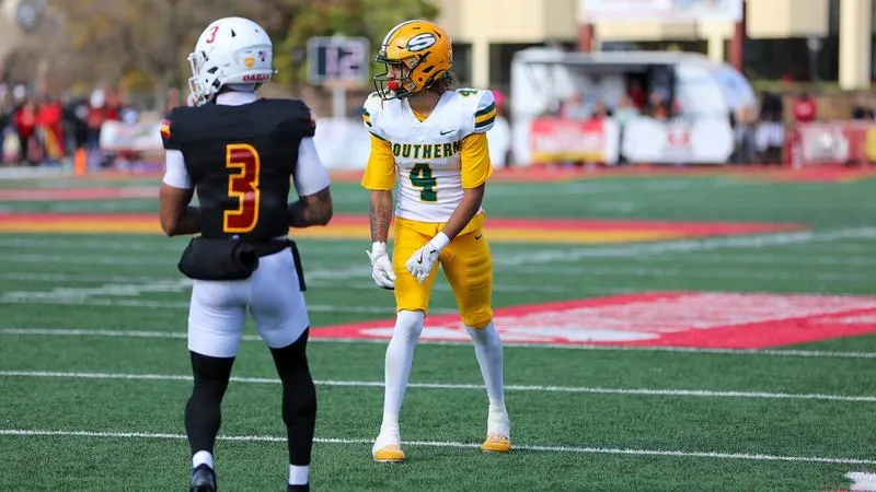 Football Edges Upper Iowa 21-19 in Home Opener Saturday