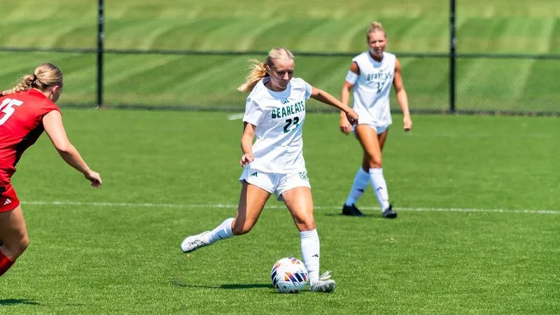 First-half goal lifts Vikings over Bearcats, 1-0