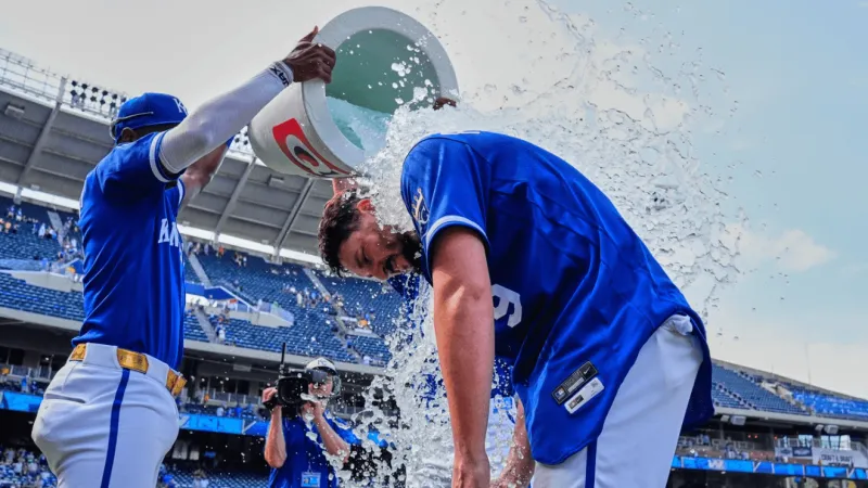 Pasquantino and Perez homer as Royals win 6-1 to knock Blue Jays out of playoff position