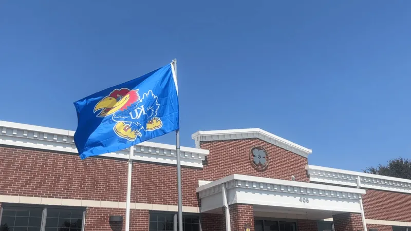 Southern Boone Cheer pits MU and KU fans against each other in fundraiser