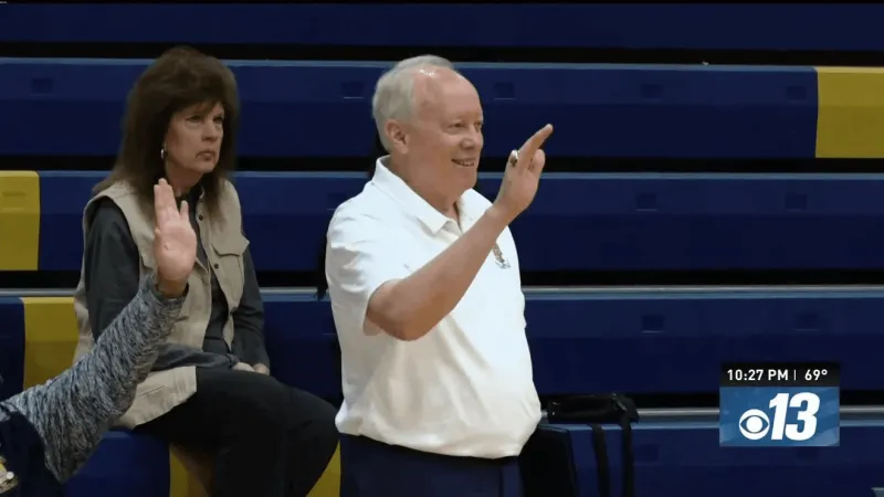 Helias Volleyball sweeps Hickman to remain unbeaten