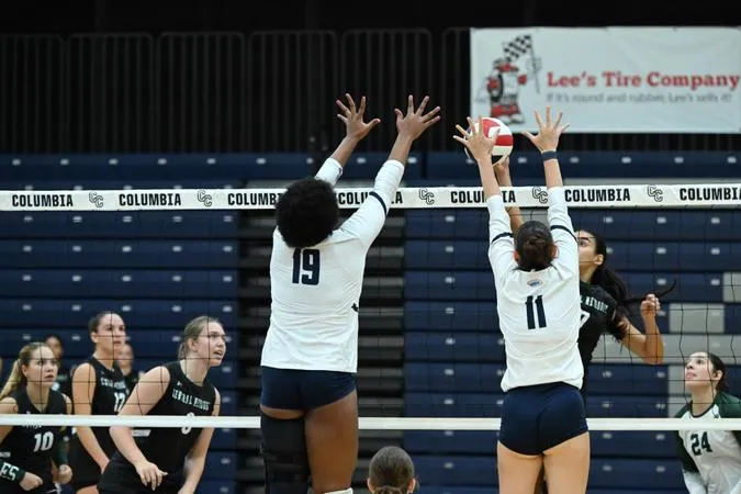 Cougars Sweep Spires in SAU Tournament