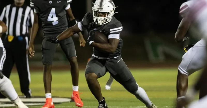 Jakhori Battle finds Greg Hollis for a late winning TD as St. Mary's outlasts Cahokia