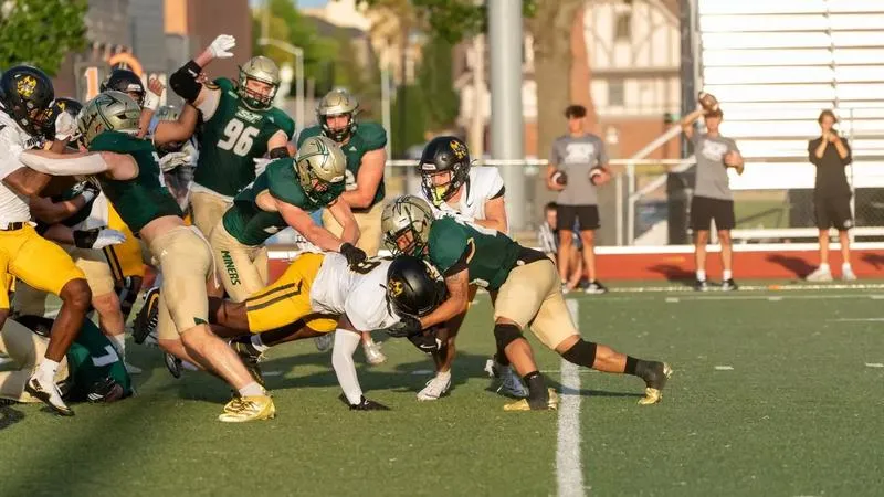 Miners' Second Half Surge Not Enough vs MWSU; Harris Rushes for 3 TDs