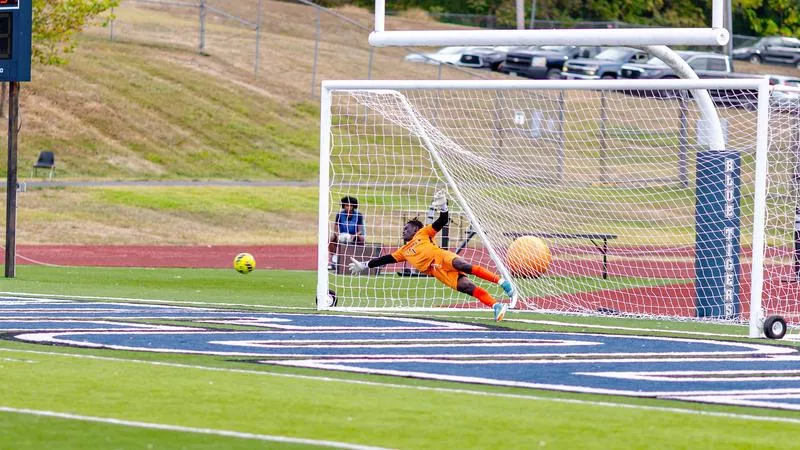 Lincoln Remains Undefeated Wtih 3-1 Victory Over the Bearcats