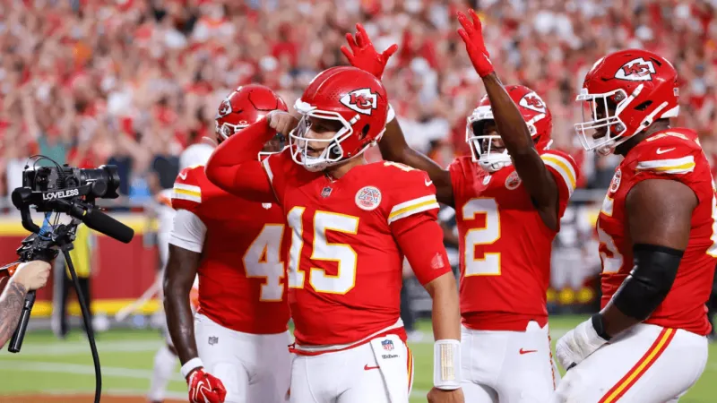 Walker runs all over Denver, Mahomes looks healthy as Chiefs beat up Broncos 31-10