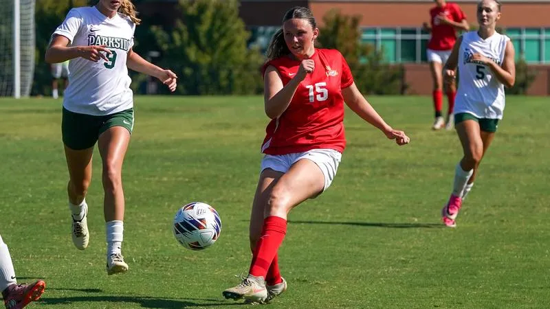 Ellis' Two Goals Lifts Women's Soccer Past Greyhounds