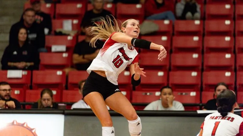 Tritons Rally to Hand Volleyball First GLVC Setback