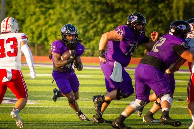Football Falls to Cardinals in GLVC Opener