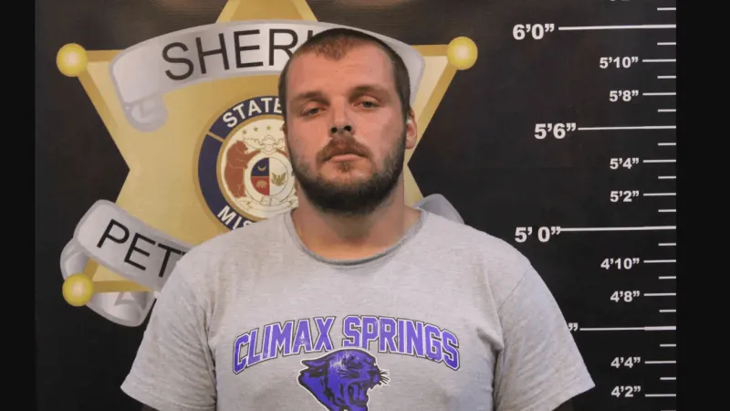 Pettis County deputies say driver hit 120 mph with child in vehicle