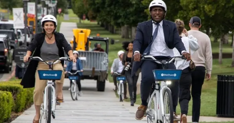 TKC Caption Contest: KCMO Mayor Q Shares Bike Lane With STL