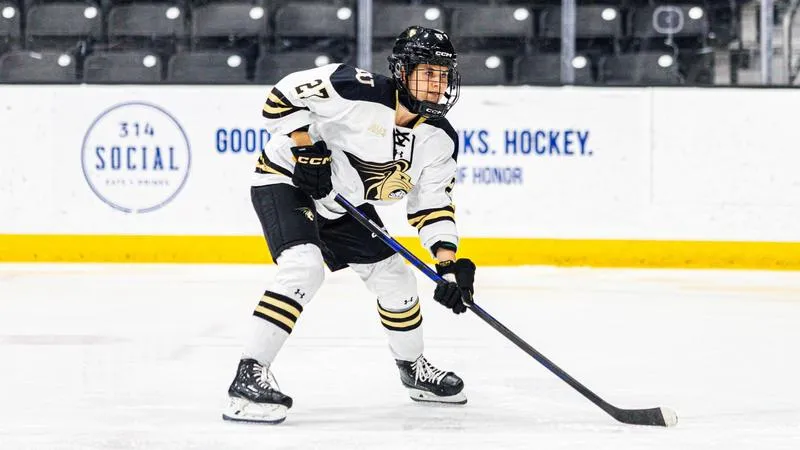 Women's Hockey Uses Three Goal First Period At Merrimack To Improve To 3-0