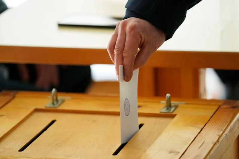 Kobach directs League of Women Voters to cease paying people to register to vote