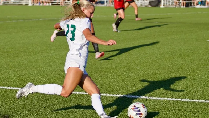 Bearcats snap skid with 3-1 road triumph over Jets