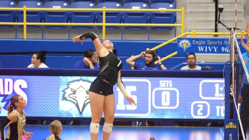 Women's Volleyball Sweeps Morehead State in OVC Opener