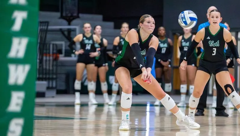 No. 8 Griffons stay hot with 3-0 sweep of Bearcats
