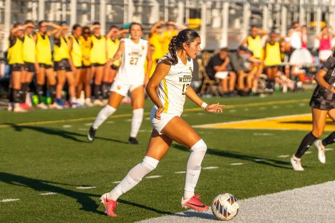 Soccer drops first match of season at No. 25 Washburn