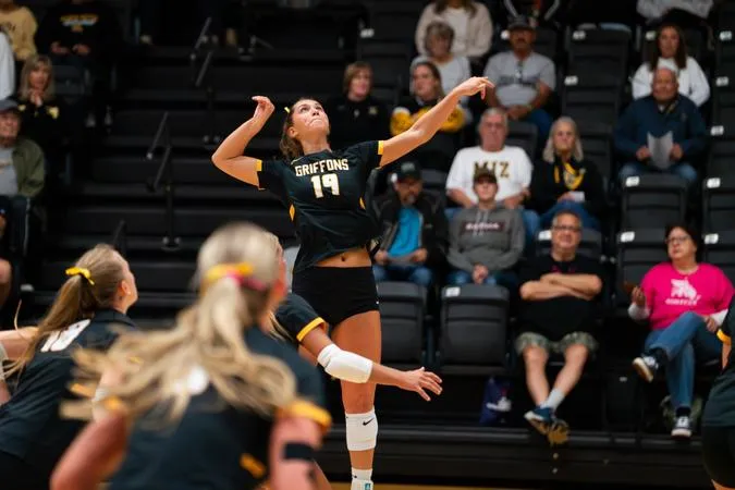No. 8 Griffons roll past Bearcats in straight sets