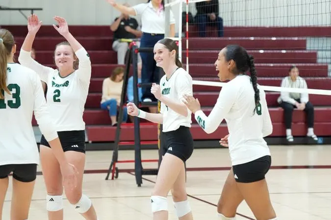 Carlos da Silva, Adams' Career Days Power Owls to First Heart Win