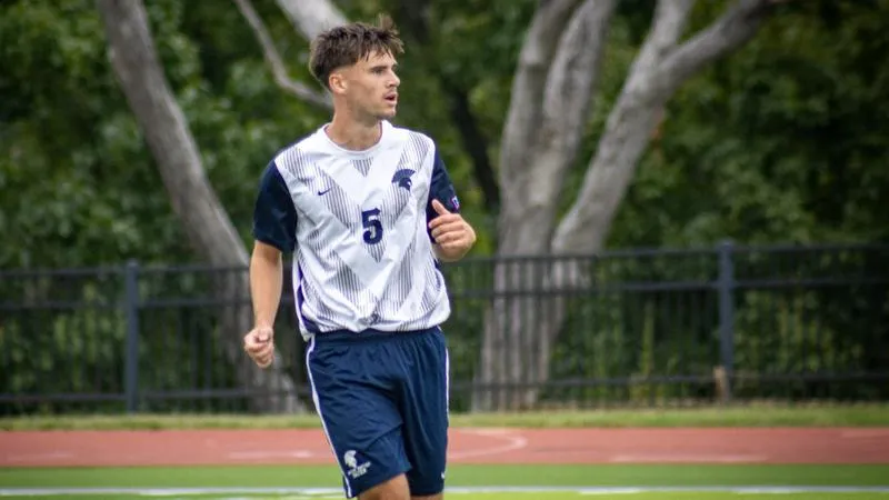 Men's Soccer Battles No. 4 MNU, Falls 0-3