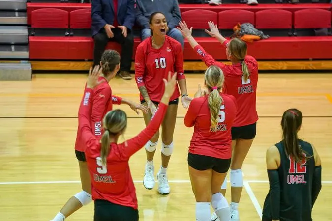 Tritons Sweep Prairie Stars For Seventh Straight Win