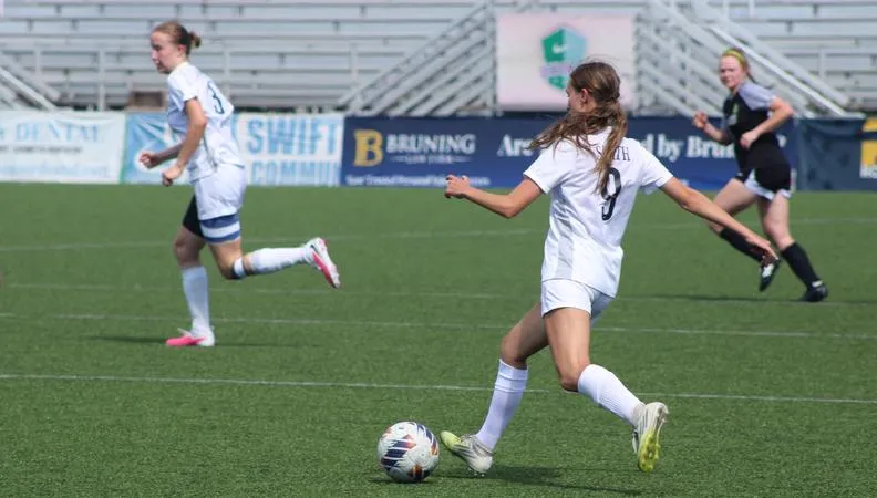 Women's Soccer Cruises Past Blackburn 5-0