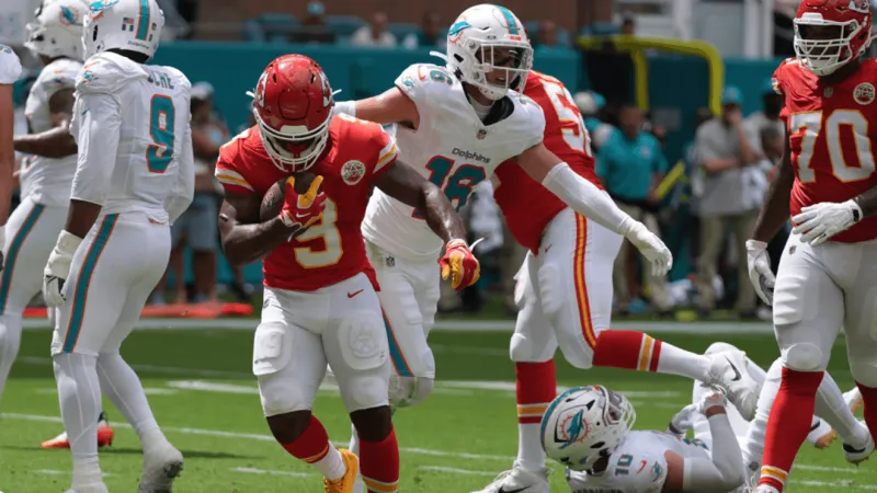 Kenneth Walker III has 2 TDs as Chiefs beat Dolphins 24-10, De'Von Achane injures knee