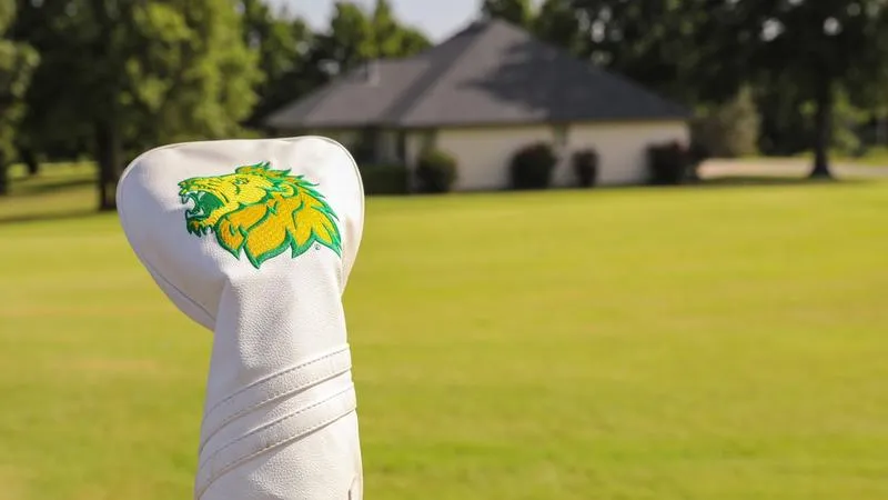 Lions Compete at Holiday Inn Express Invitational