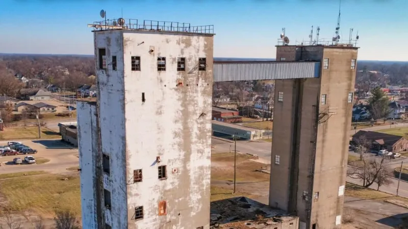 Grain towers undergo demolition and recycling in Moberly