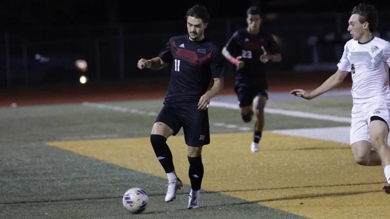 No. 10 Men's Soccer Suffers First GLVC Loss at Missouri S&T, 1-0