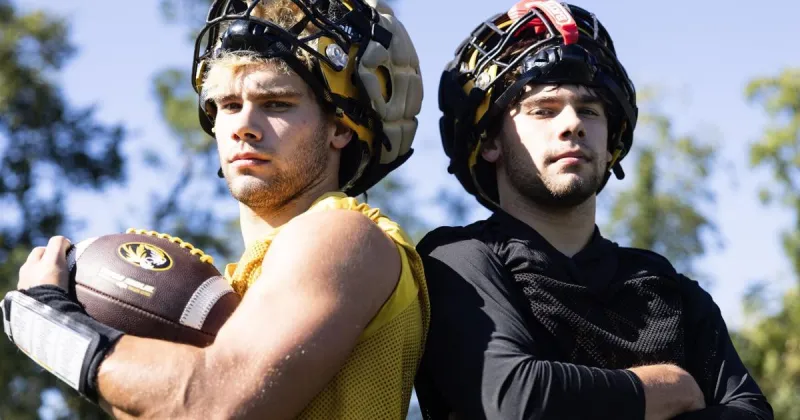 Oettle twins competitive with each other, help Oakville to another strong season