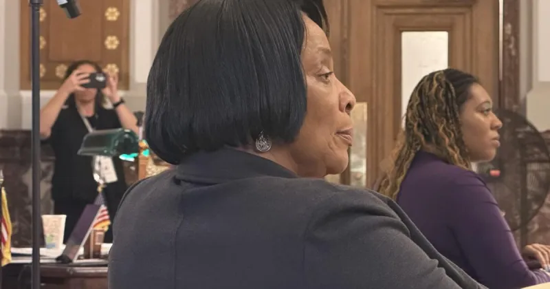 St. Louis alderwoman censured for 'bullet-in-head' comment. She calls it illegal.