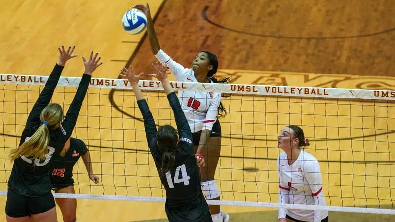 Volleyball Defeats Truman State 3-1